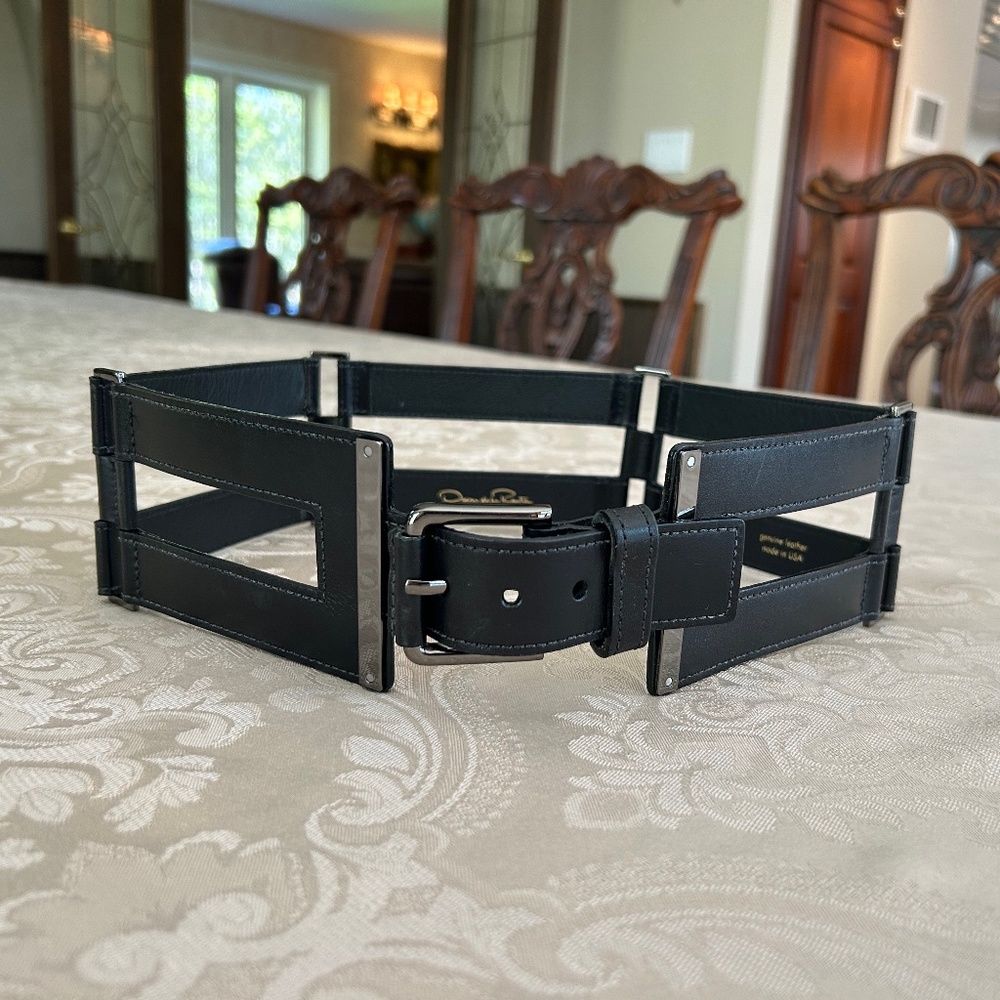 Oscar de la Renta Cutout Leather Waist Belt, Black, Size S